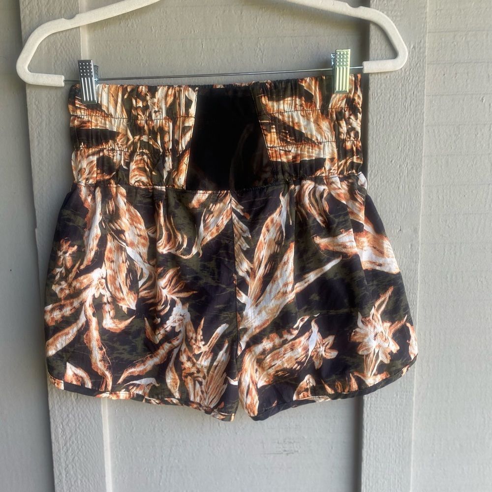 NWT - FP MOVEMENT Printed The Way Home Shorts In Black Combo - Picture 5 of 10